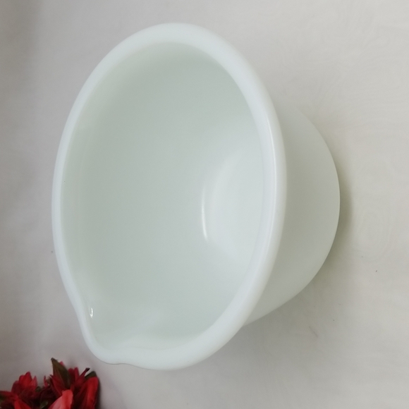 Hamilton Beach Milk Glass Mixing Bowl - Picture 9 of 13